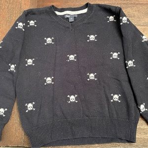 Gap kids fun skull and bones sweater. Size 6-7 perfect condition.